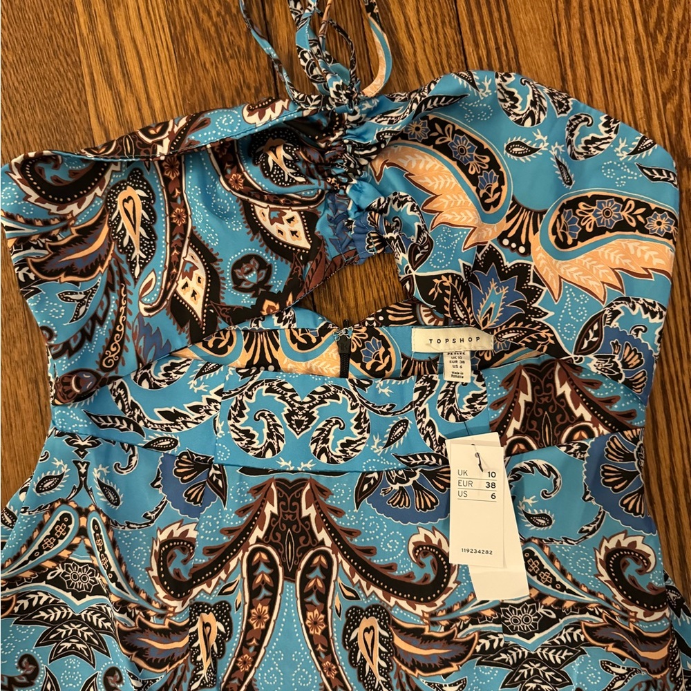 Maxi dress with cut out